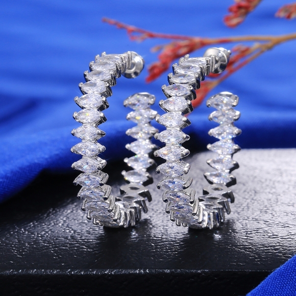 Sliver diamond earrings - Picture 8 of 9